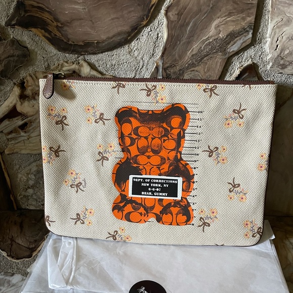 COACH Large Wristlet 30 Vandal Gummy - Picture 2 of 6